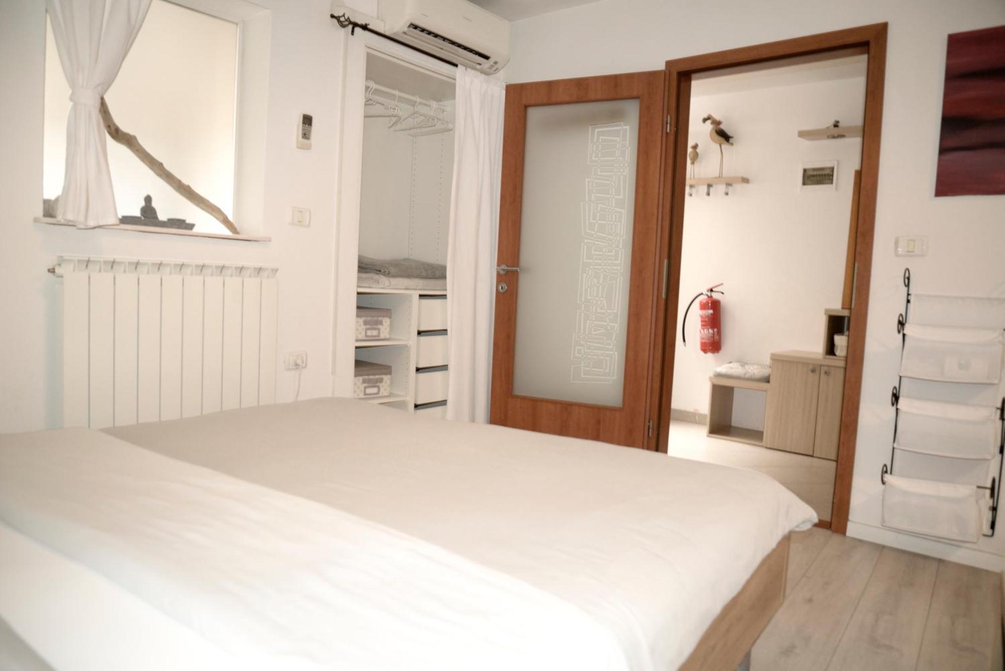 Medizen Apartment Izola Bagian luar foto