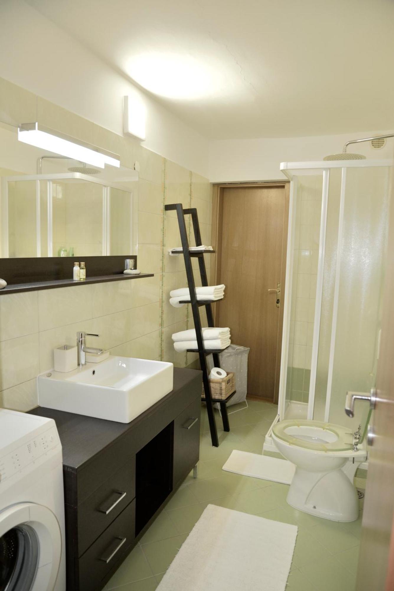 Medizen Apartment Izola Bagian luar foto